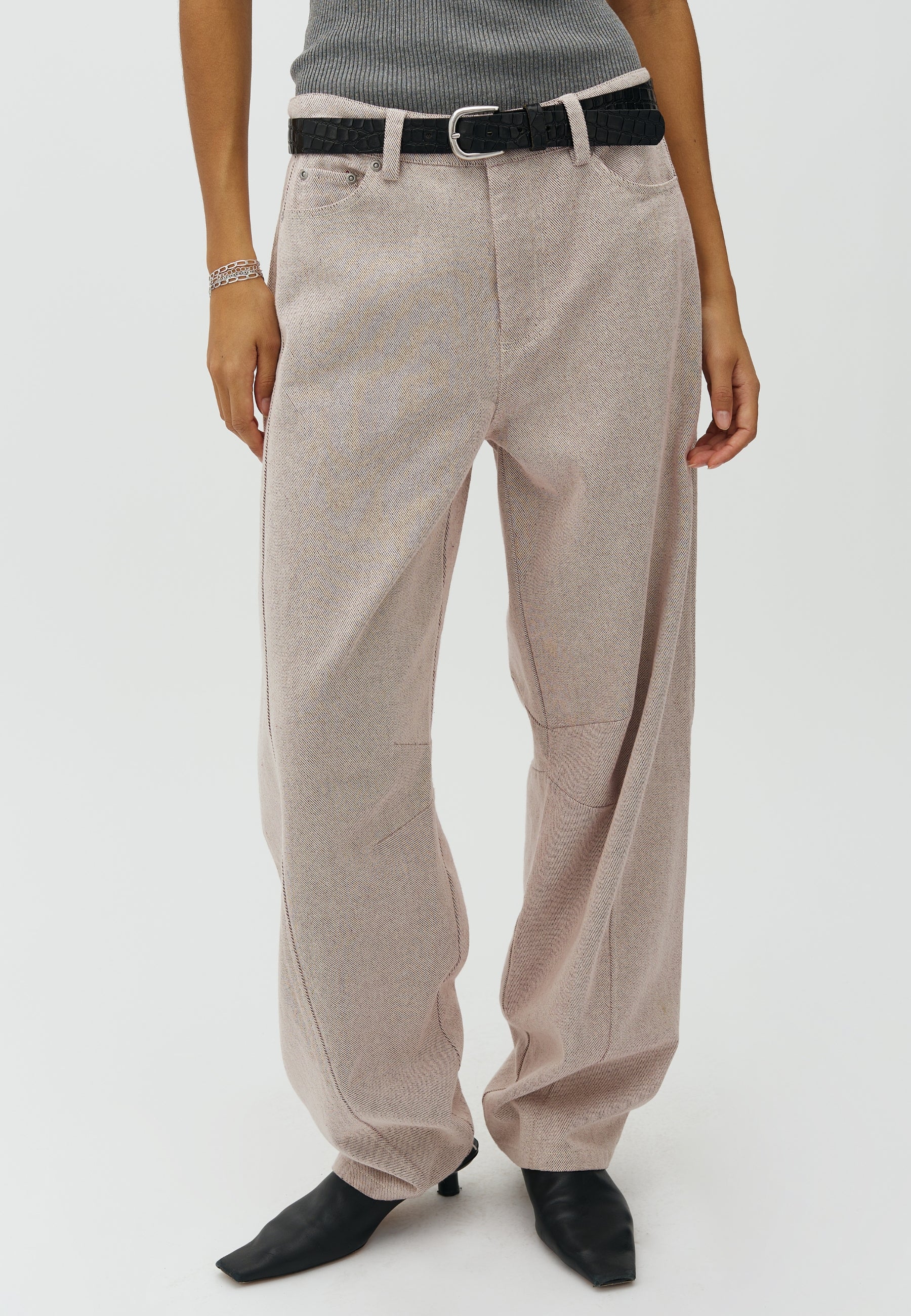 Bowa-M_Light Berry Wash_Model_2