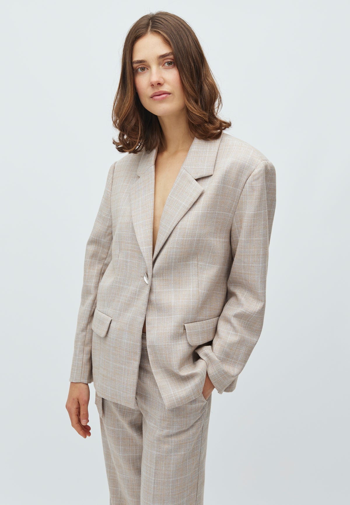 Howla-M_Beige Check_Model_0