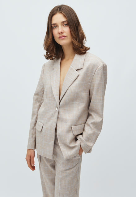 Howla-M_Beige Check_Model_0