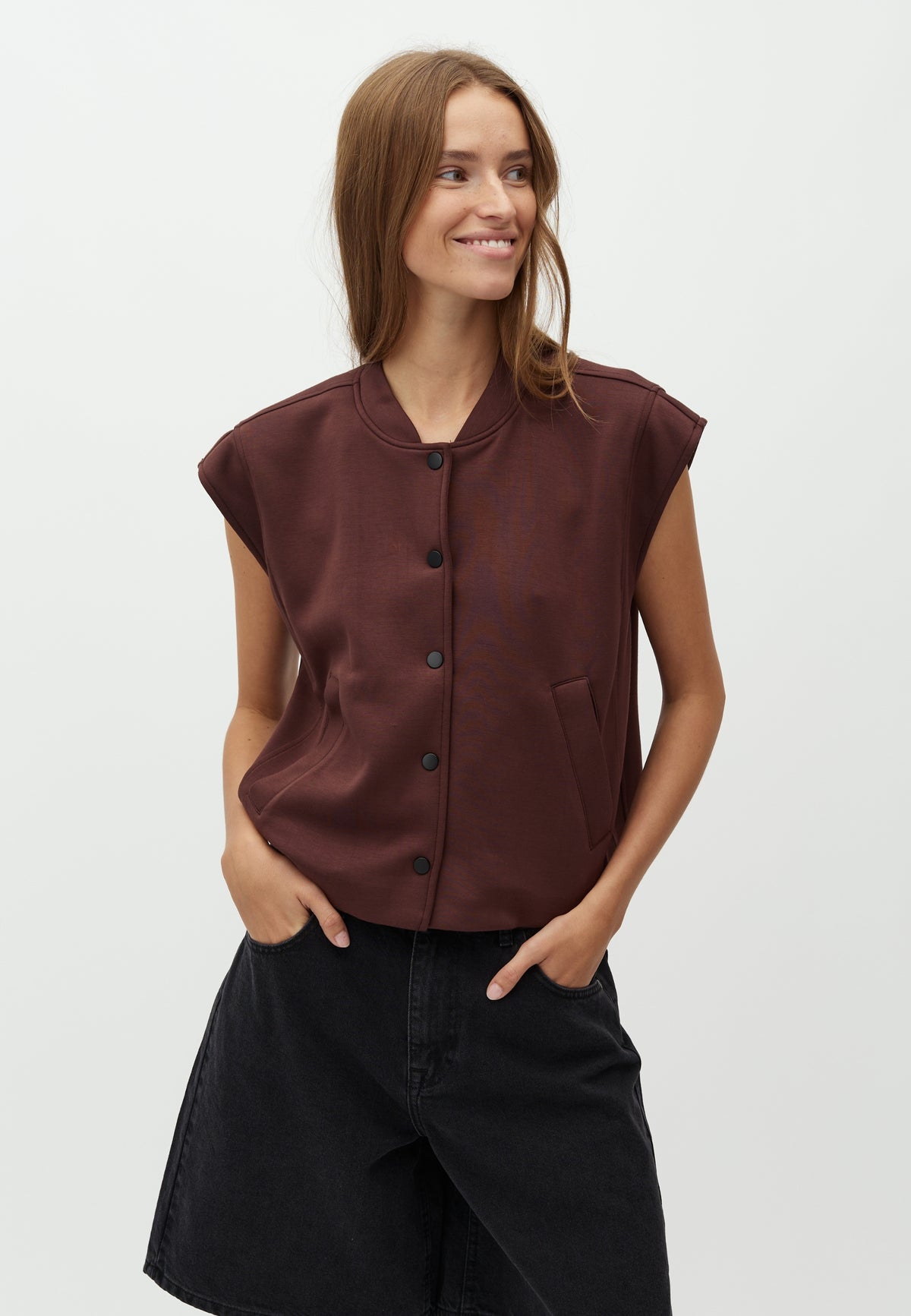 Marisel-M_Warm Brown_Model_0