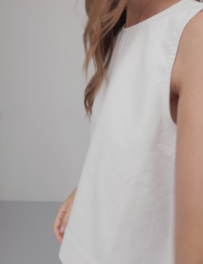 Rihne-M_White_Video_0